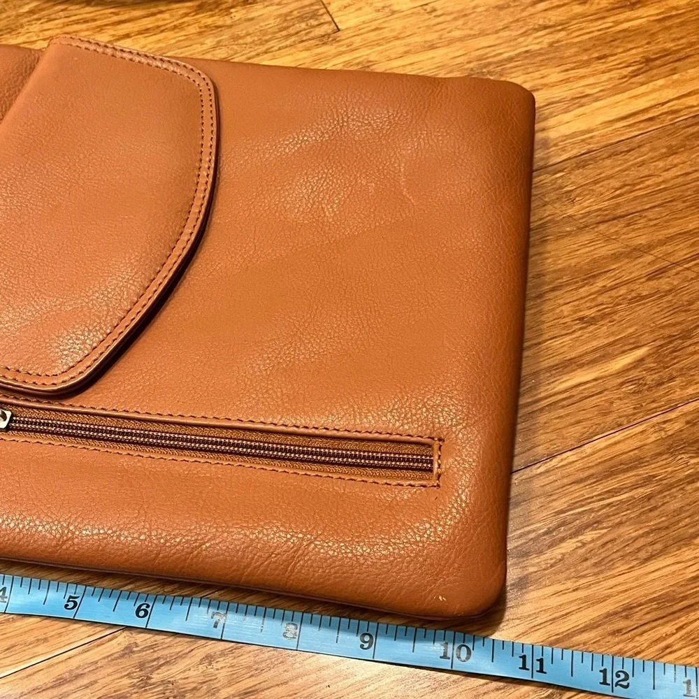 Paul & Taylor USA Caramel Brown Leather Crossbody Bag adjustable strap. Like new - Picture 11 of 12